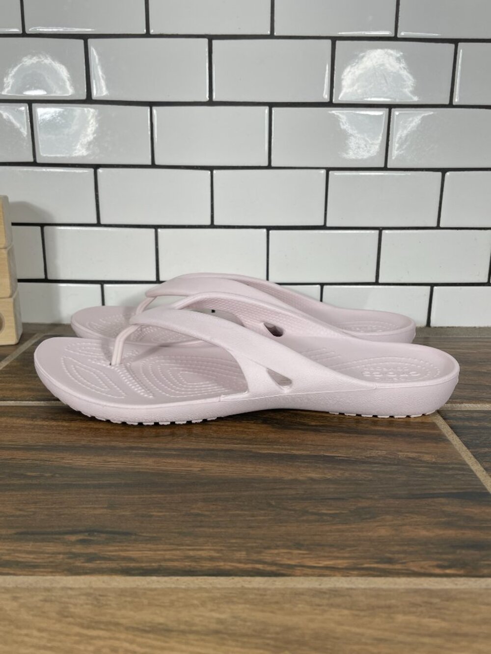 CROCS Kadee II Flip Shoes Womens Size 9 Light Pink Iconic Comfort Thong Sandals